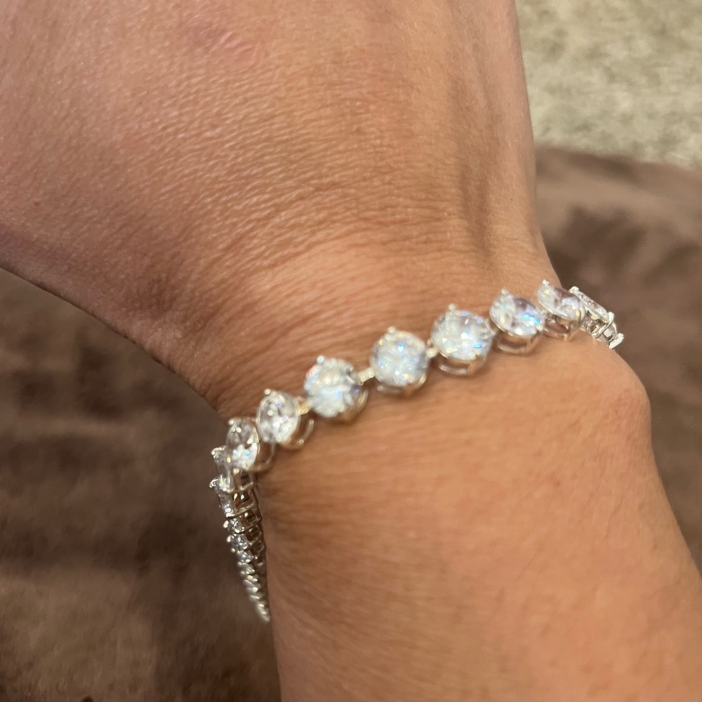 Elegant 925 Silver Bracelet with CZ Clear Stones
